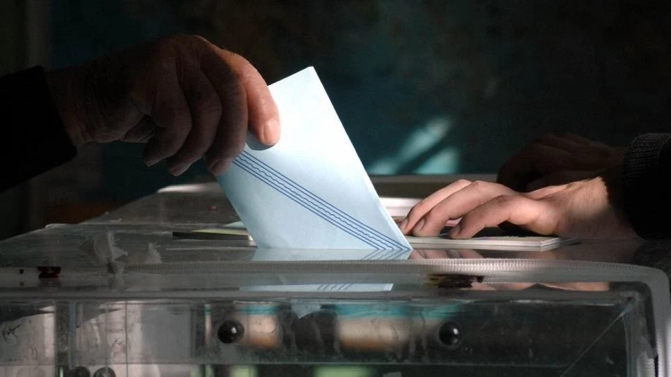 Προετοιμάζεται για εκλογές το υπουργείο Εσωτερικών – Ζητά 106.000 κάλπες
